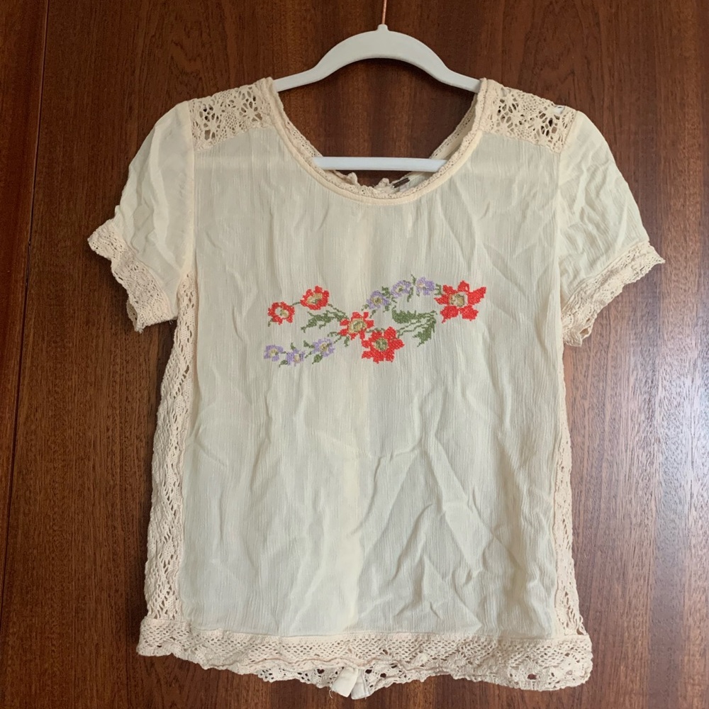 Free people cream top with flowers embroidery